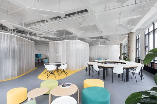 现代风格办公室设计打造的动态开放空间